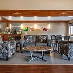 Quality Inn & Suites Warren