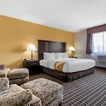 Quality Inn & Suites Warren
