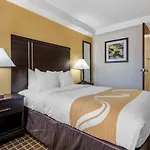Quality Inn & Suites Warren